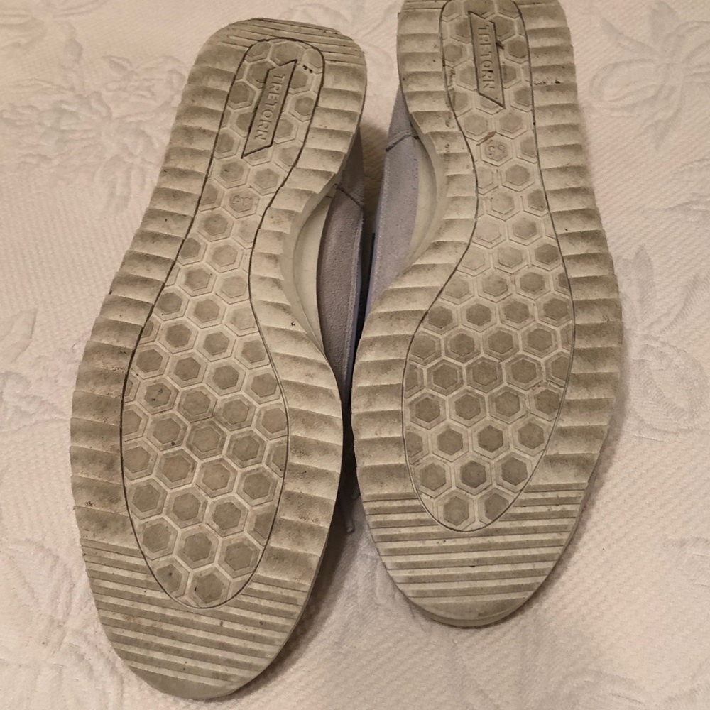 Tretorn Rawlins  White and Tan with Navy Blue accent Womens sneakers. - Picture 6 of 7